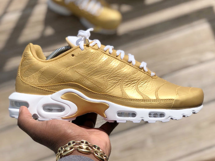 Custom Gold & White Nike Air Max - Kiaun's Customs