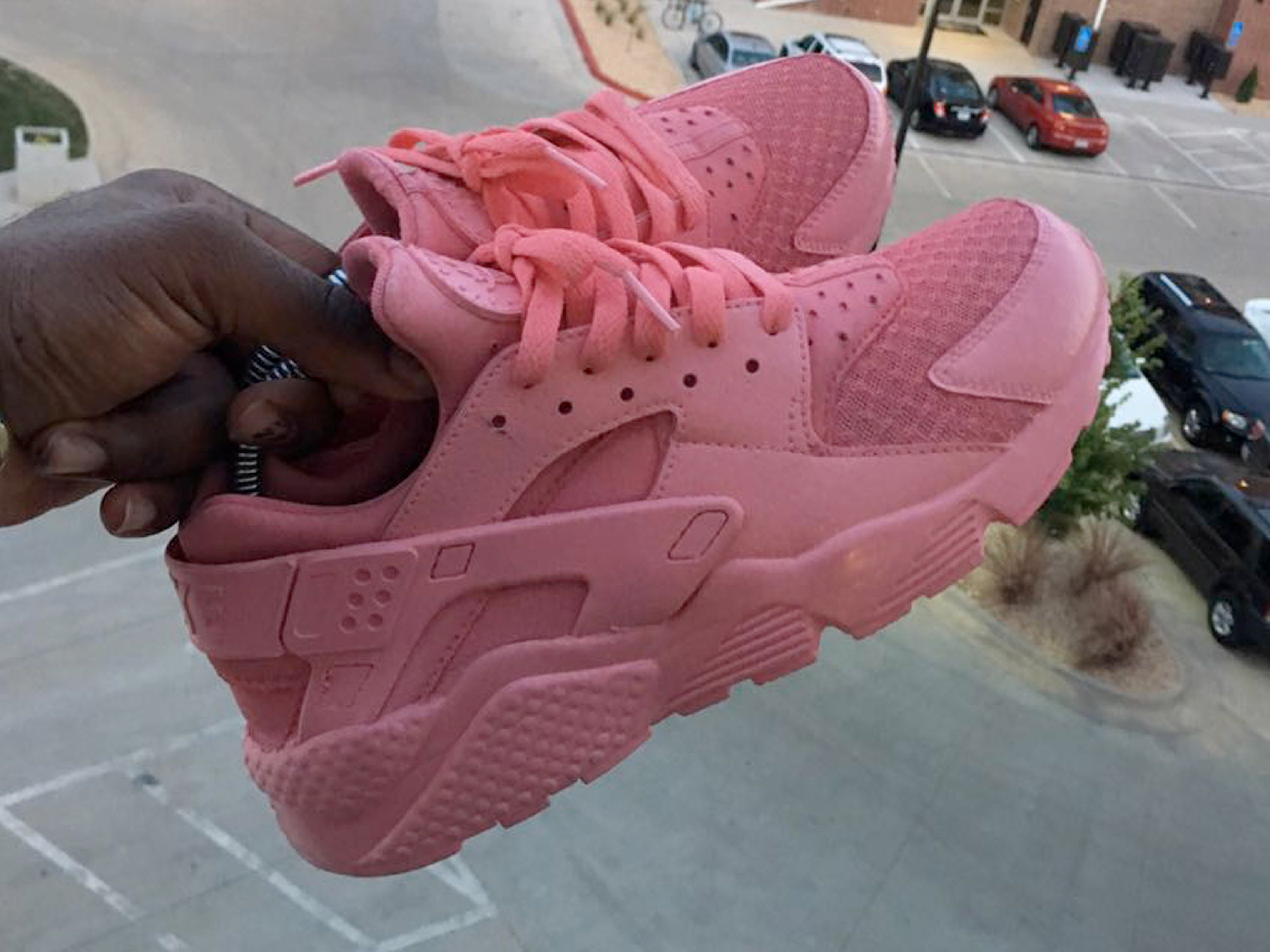 Baby pink clearance nike huaraches